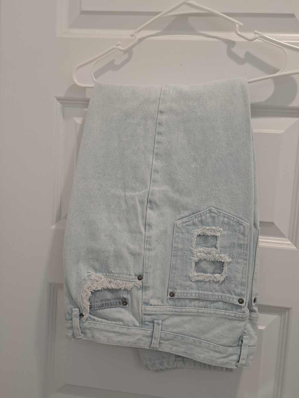 Light Wash Women's Distressed Jeans With Patches